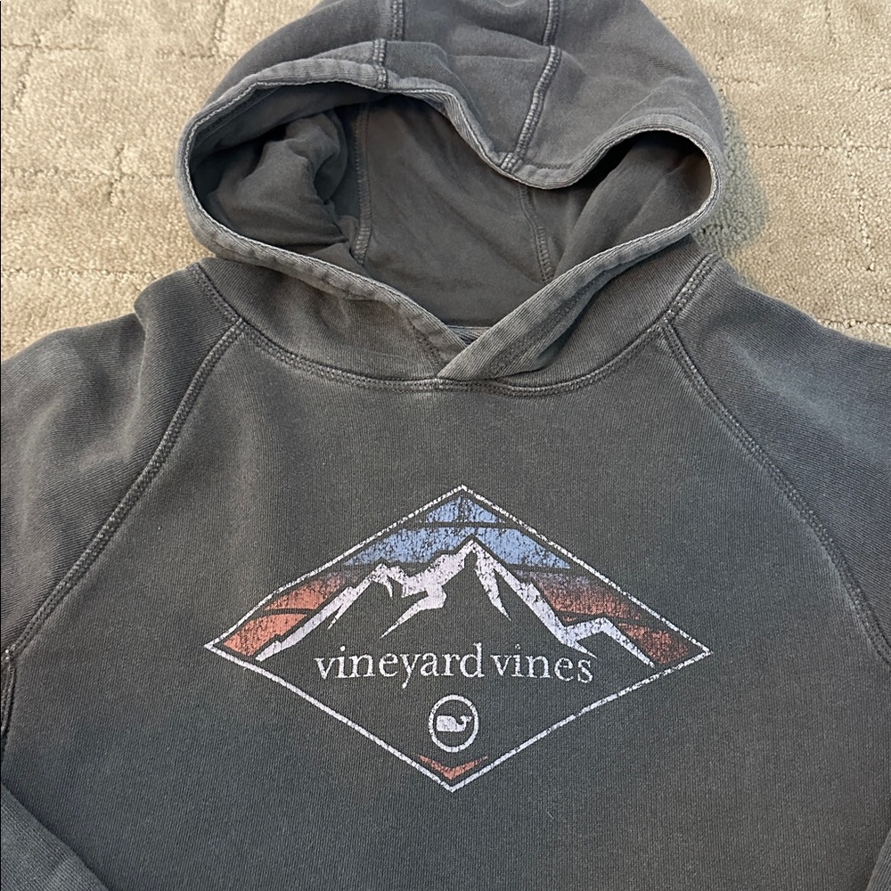Vineyard Vines Boys Charcoal Hoodie size Medium in great condition - Picture 3 of 4